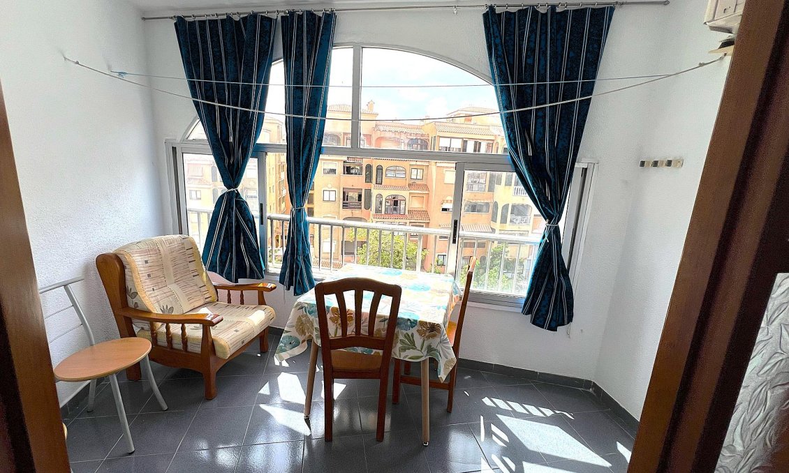 Segunda mano - Apartamento -
Torrevieja - Centro
