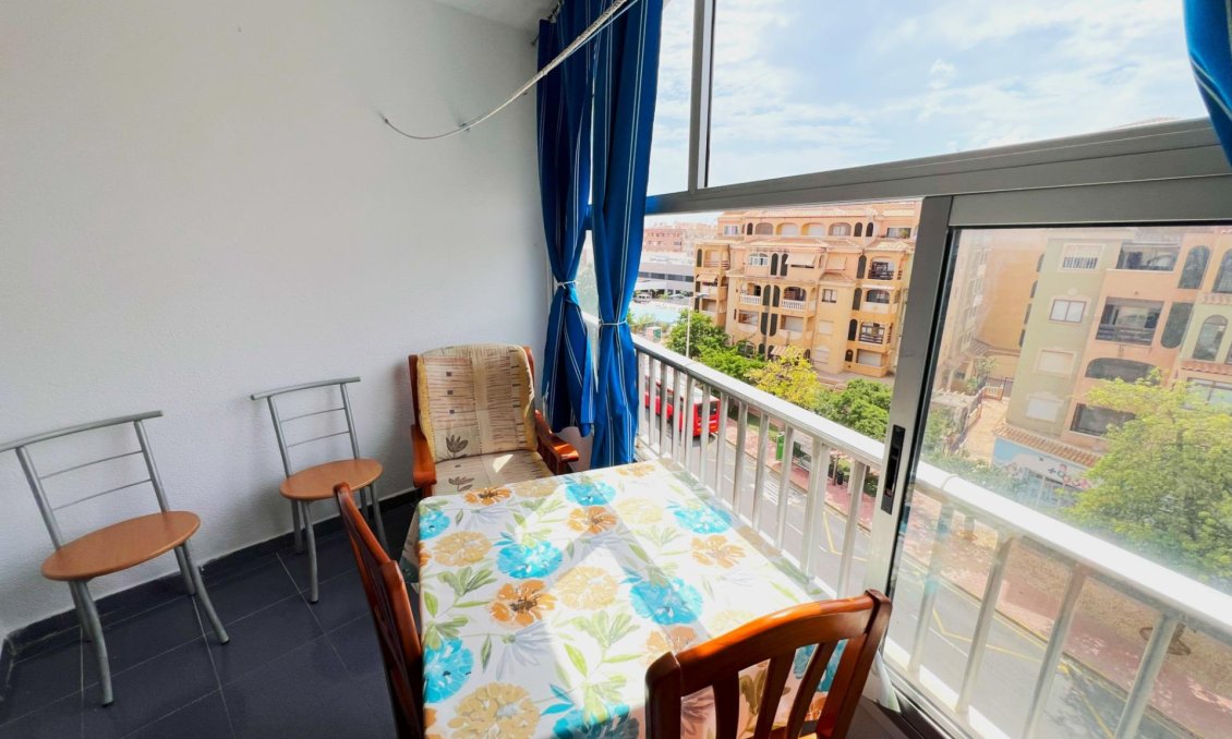 Segunda mano - Apartamento -
Torrevieja - Centro