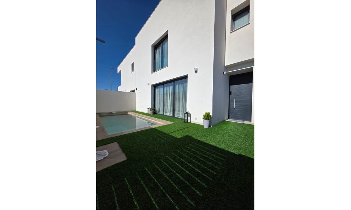 Resale - Villa -
Benijofar