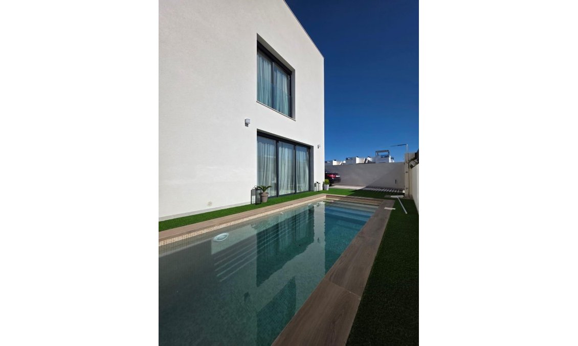 Resale - Villa -
Benijofar