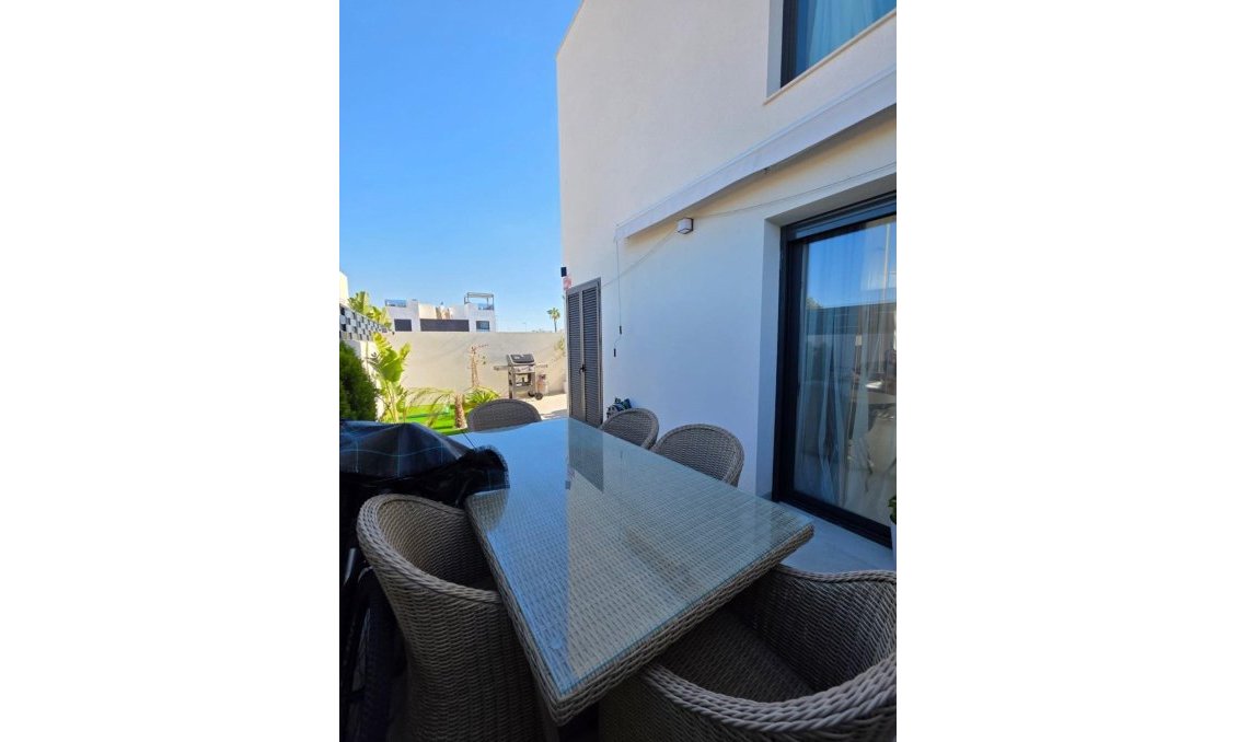 Resale - Villa -
Benijofar