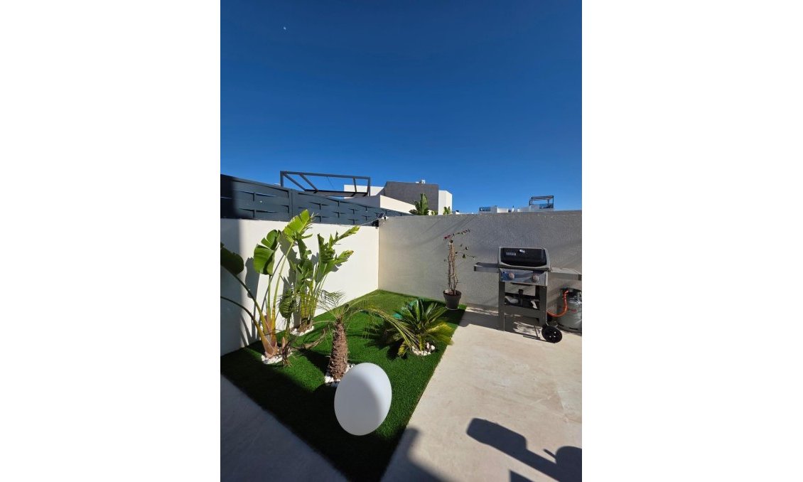 Resale - Villa -
Benijofar