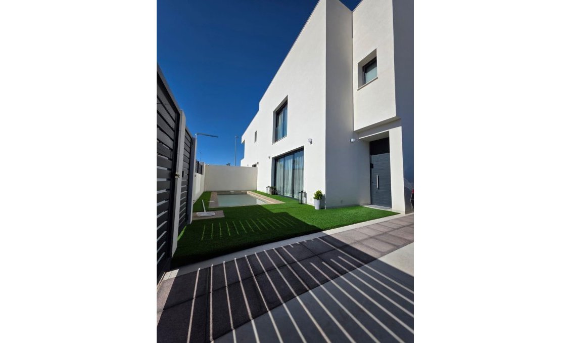 Resale - Villa -
Benijofar