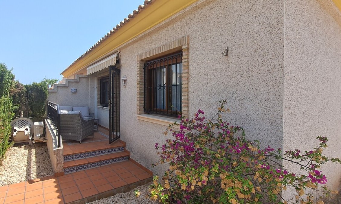 Használt Ingatlanok - Villa -
Villamartin - Costa Blanca