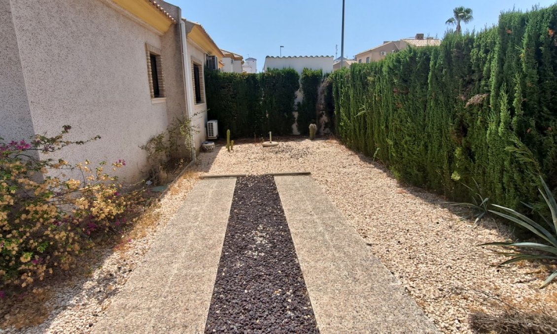 Használt Ingatlanok - Villa -
Villamartin - Costa Blanca