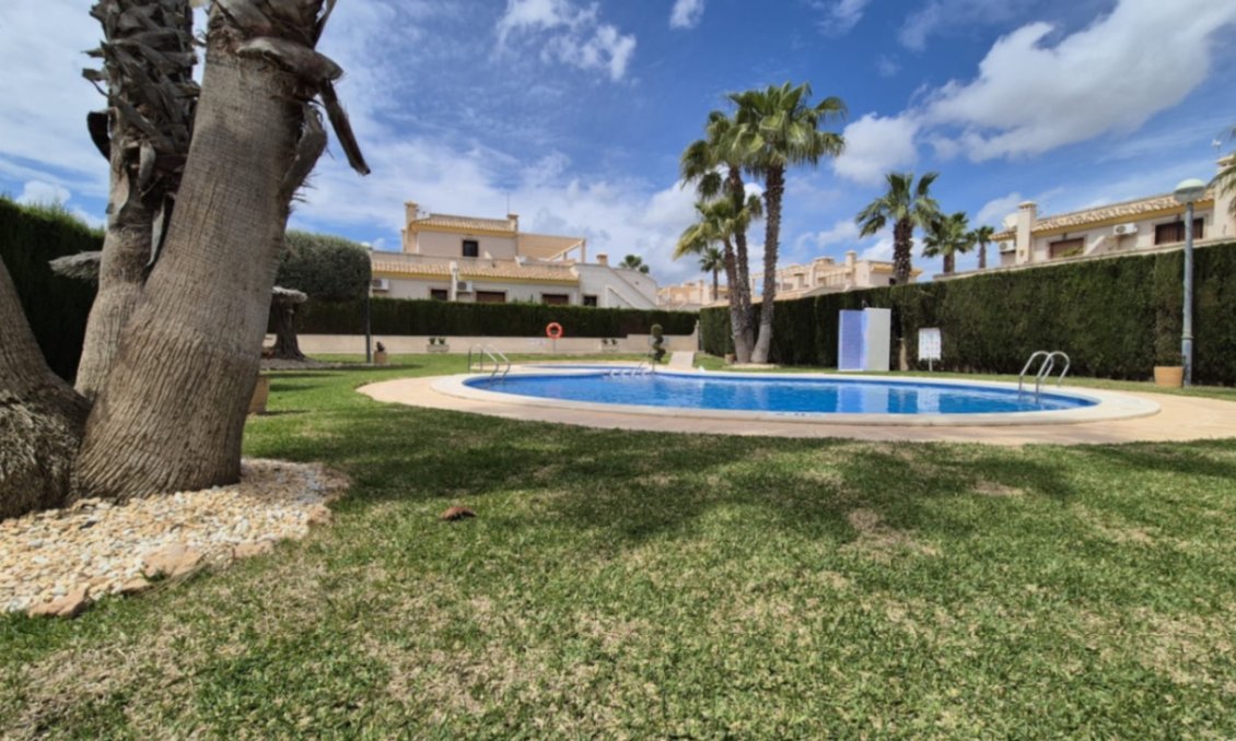 Használt Ingatlanok - Villa -
Villamartin - Costa Blanca