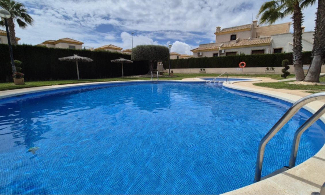 Használt Ingatlanok - Villa -
Villamartin - Costa Blanca