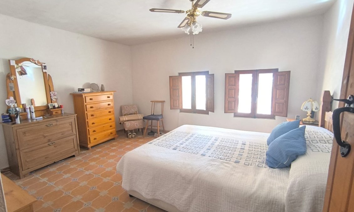 Resale - Villa -
Chinorlet - Inland