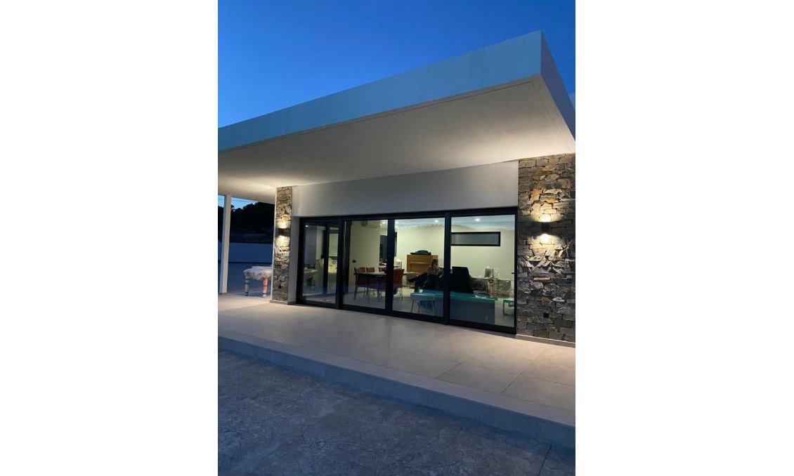 Revente - Villa -
Pinoso - Inland