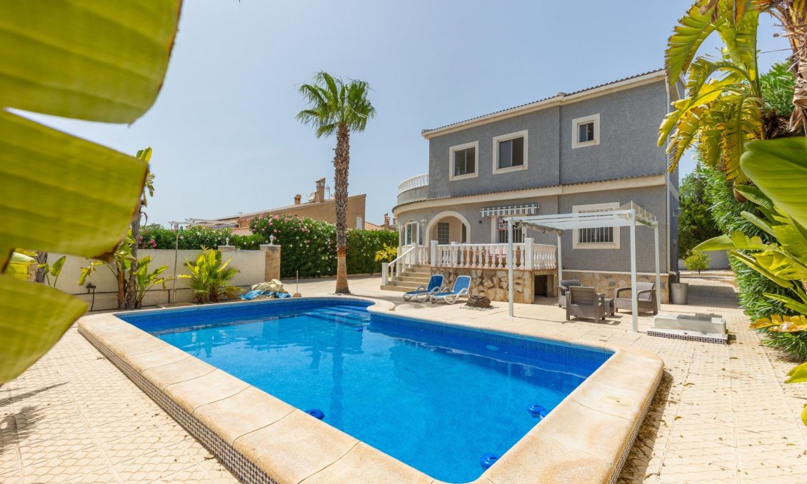 Resale - Villa -
San Fulgencio - La Marina
