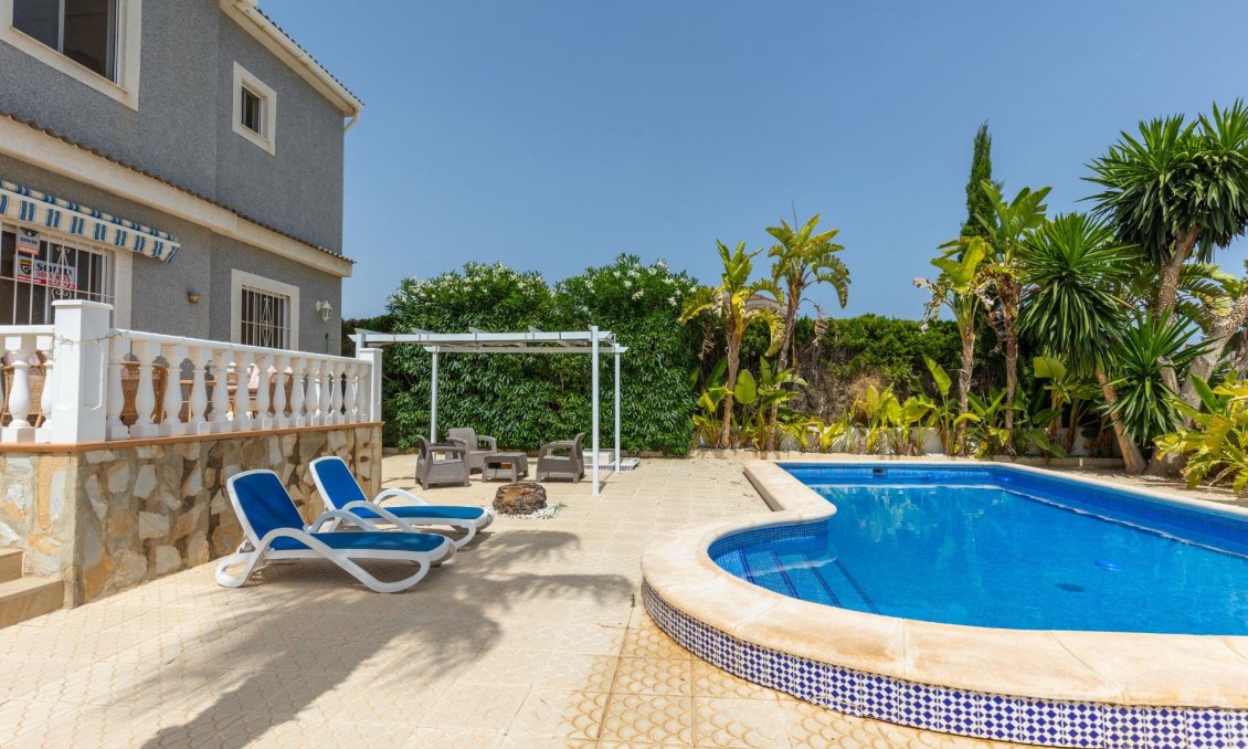 Resale - Villa -
San Fulgencio - La Marina