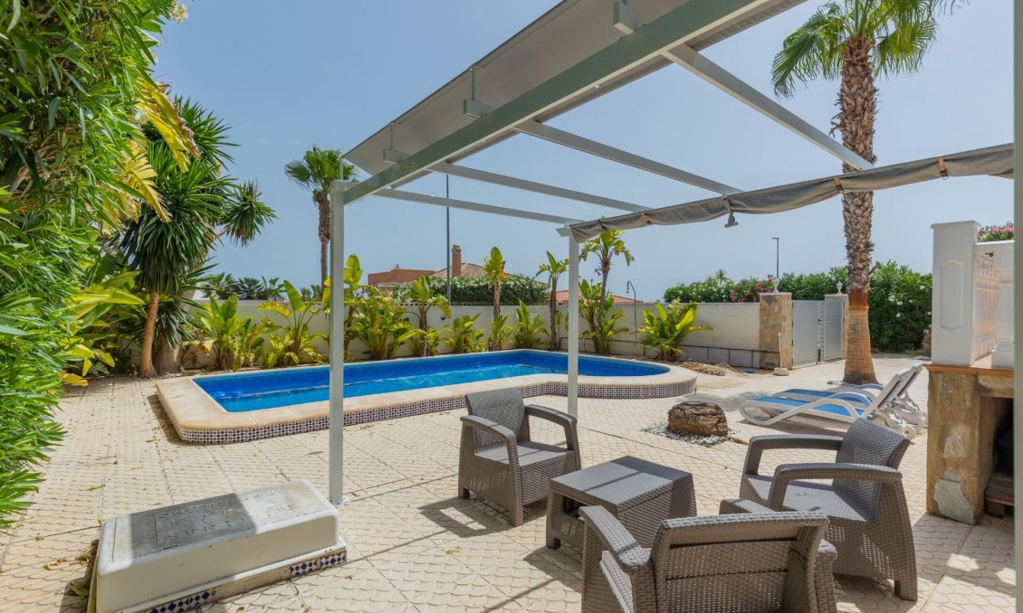 Resale - Villa -
San Fulgencio - La Marina