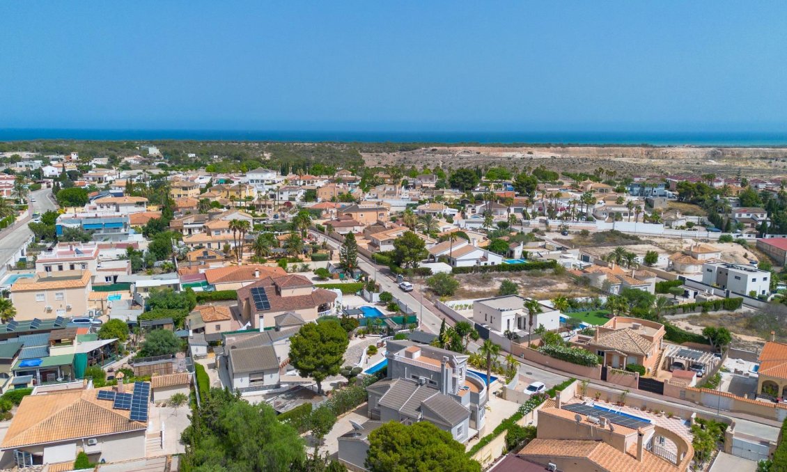 Resale - Villa -
San Fulgencio - La Marina