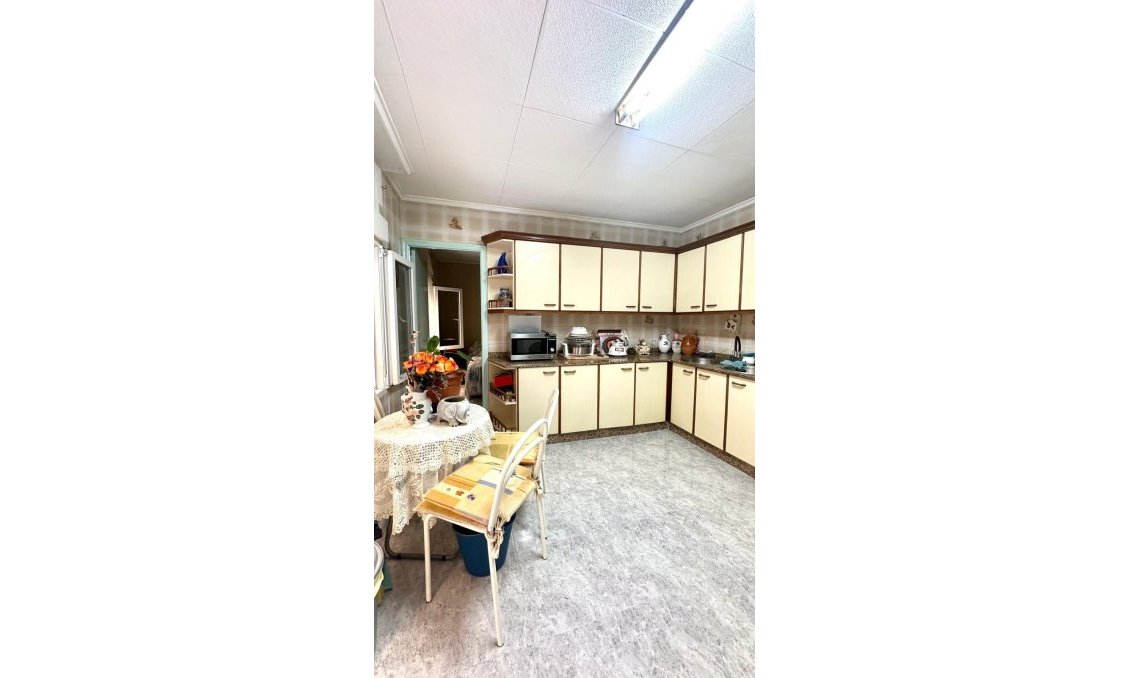 Resale - Apartment -
Torrevieja - Estacion De Autobuses
