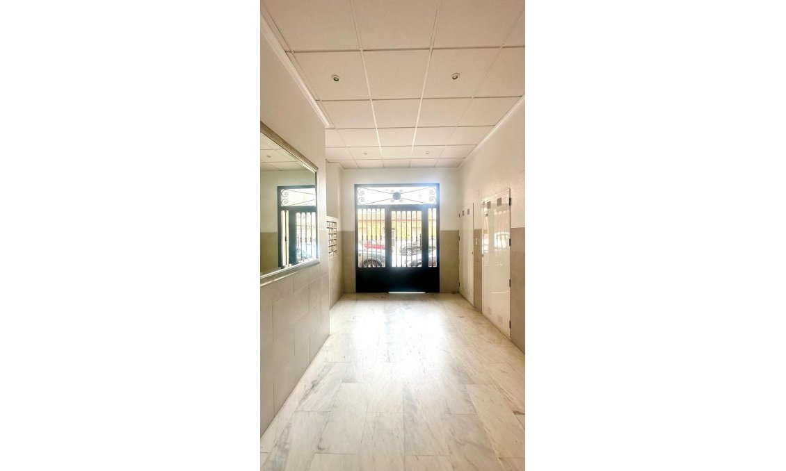 Revente - Appartement -
Torrevieja