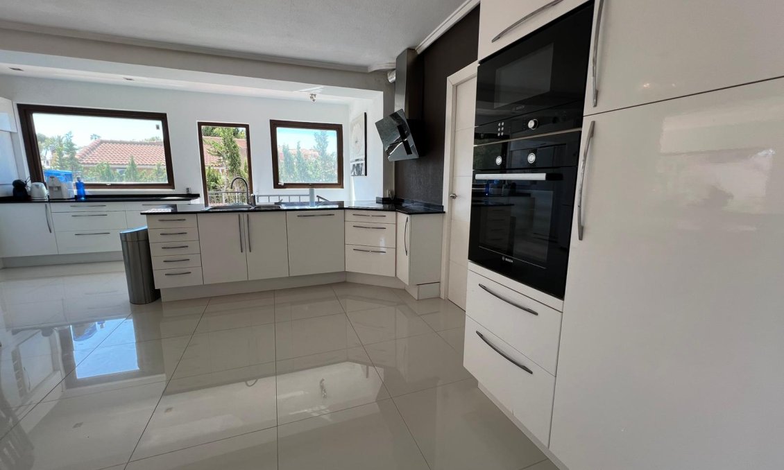 Wiederverkauf - Villa -
Torrevieja - Costa Blanca