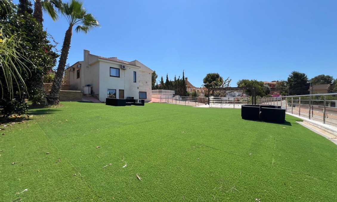 Wiederverkauf - Villa -
Torrevieja - Costa Blanca
