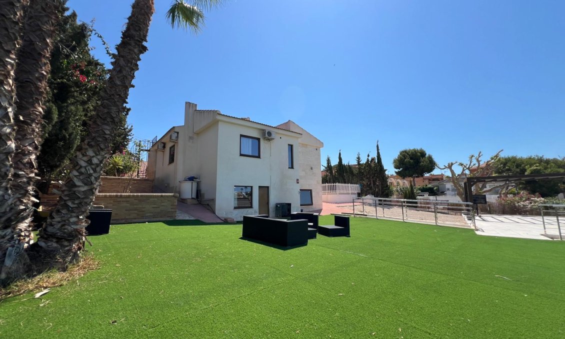 Wiederverkauf - Villa -
Torrevieja - Costa Blanca