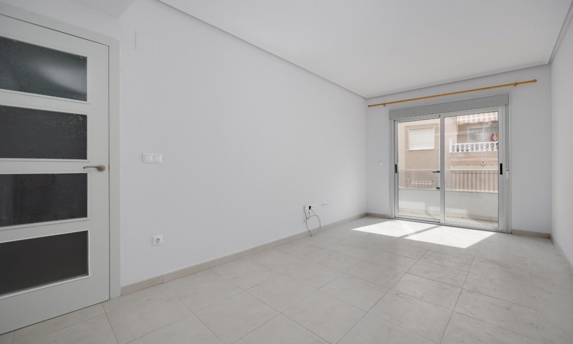 Wiederverkauf - Wohnung -
Torrevieja - Estacion De Autobuses