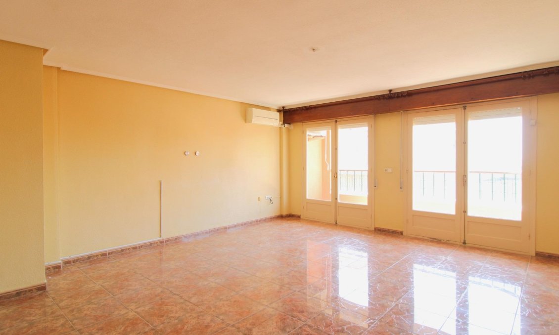 Revânzare - Apartament -
Torrevieja