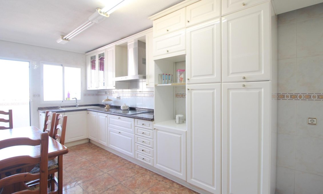 Revânzare - Apartament -
Torrevieja