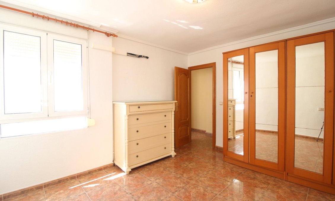Revânzare - Apartament -
Torrevieja