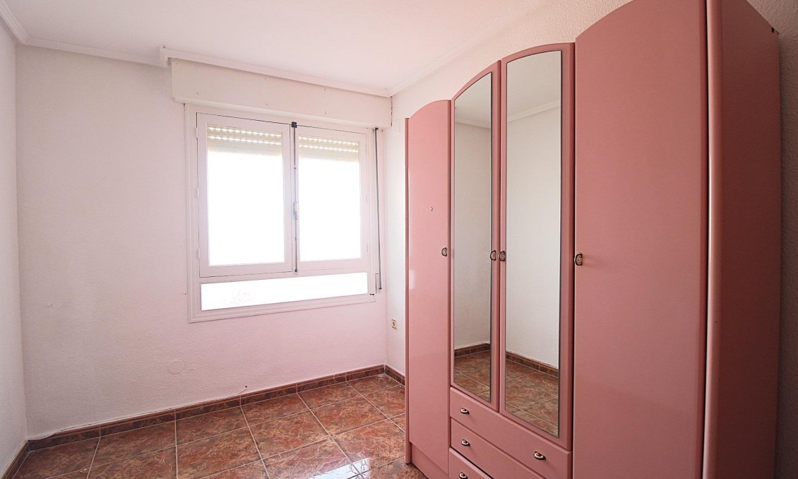 Revânzare - Apartament -
Torrevieja