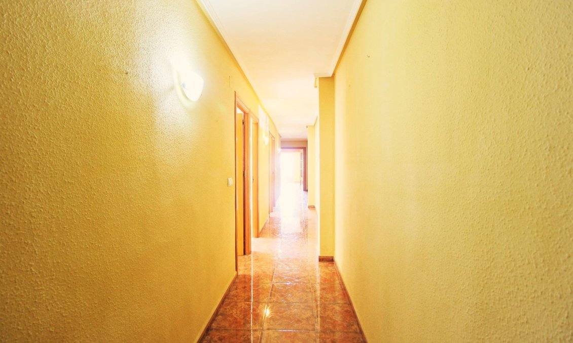 Revânzare - Apartament -
Torrevieja