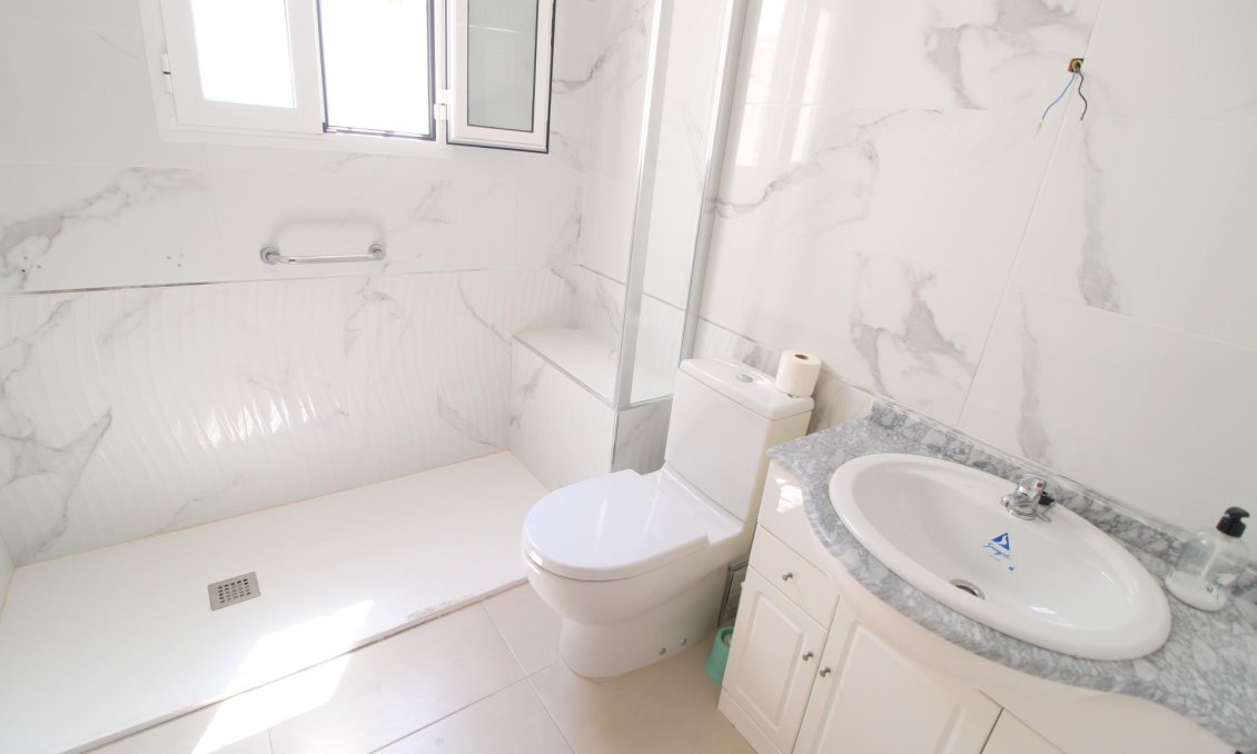 Revânzare - Apartament -
Torrevieja