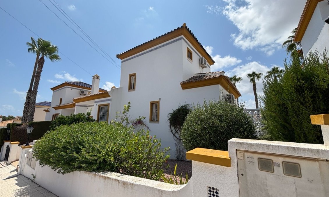 Segunda mano - Villa -
Villamartin - Costa Blanca