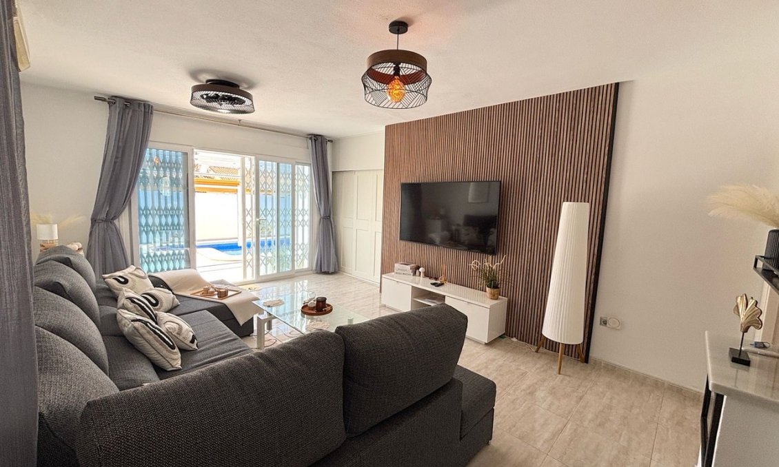 Segunda mano - Villa -
Villamartin - Costa Blanca