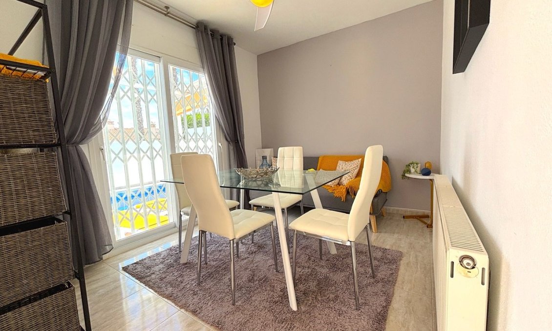 Segunda mano - Villa -
Villamartin - Costa Blanca