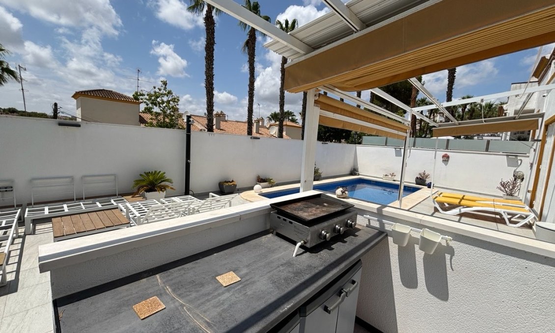 Segunda mano - Villa -
Villamartin - Costa Blanca