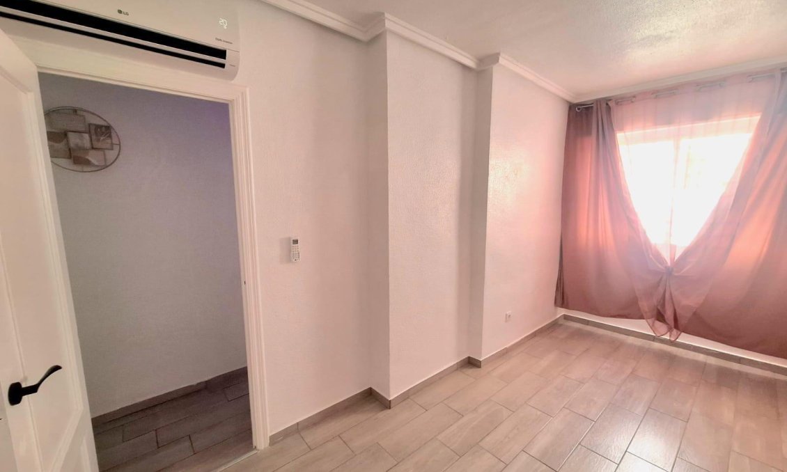 Revente - Appartement -
Torrevieja - Centro