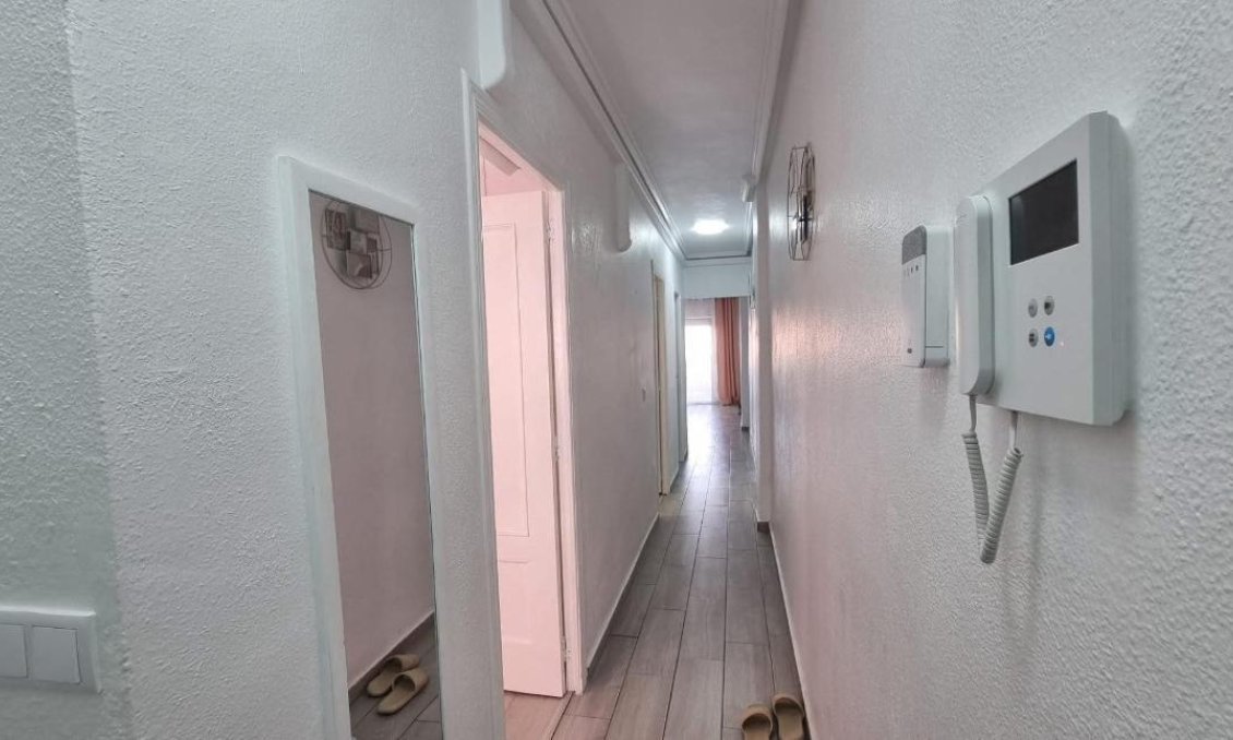 Revente - Appartement -
Torrevieja - Centro