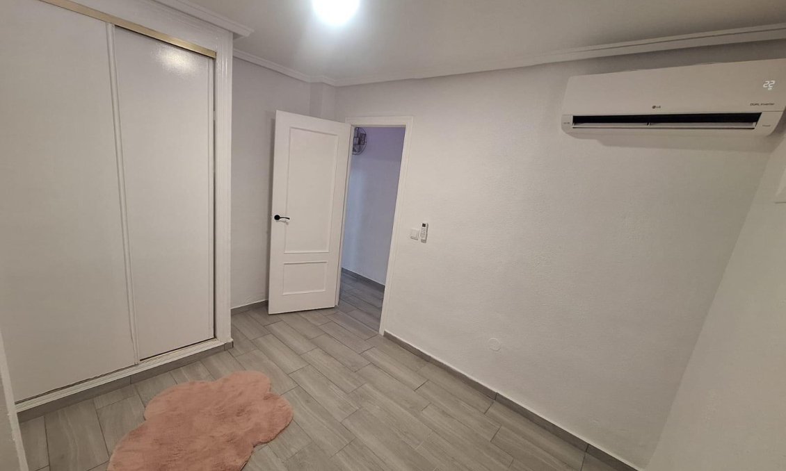 Revente - Appartement -
Torrevieja - Centro
