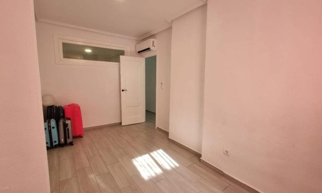 Revente - Appartement -
Torrevieja - Centro
