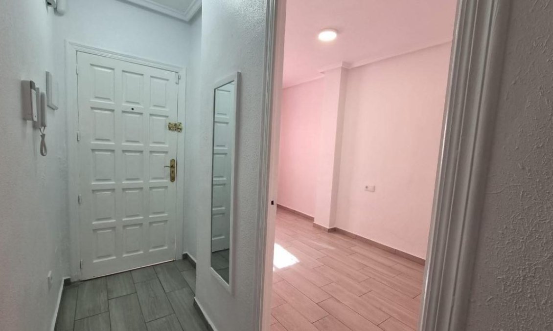 Revente - Appartement -
Torrevieja - Centro