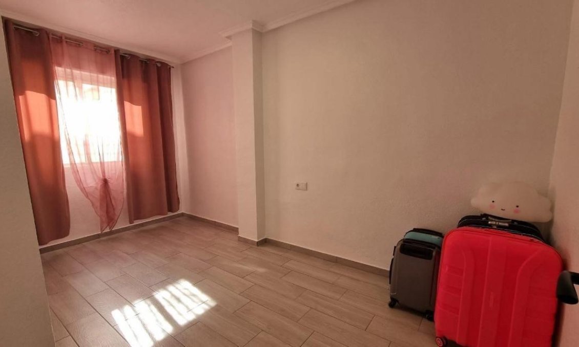 Revente - Appartement -
Torrevieja - Centro