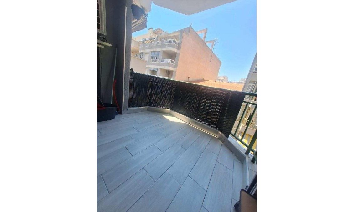 Revente - Appartement -
Torrevieja - Centro