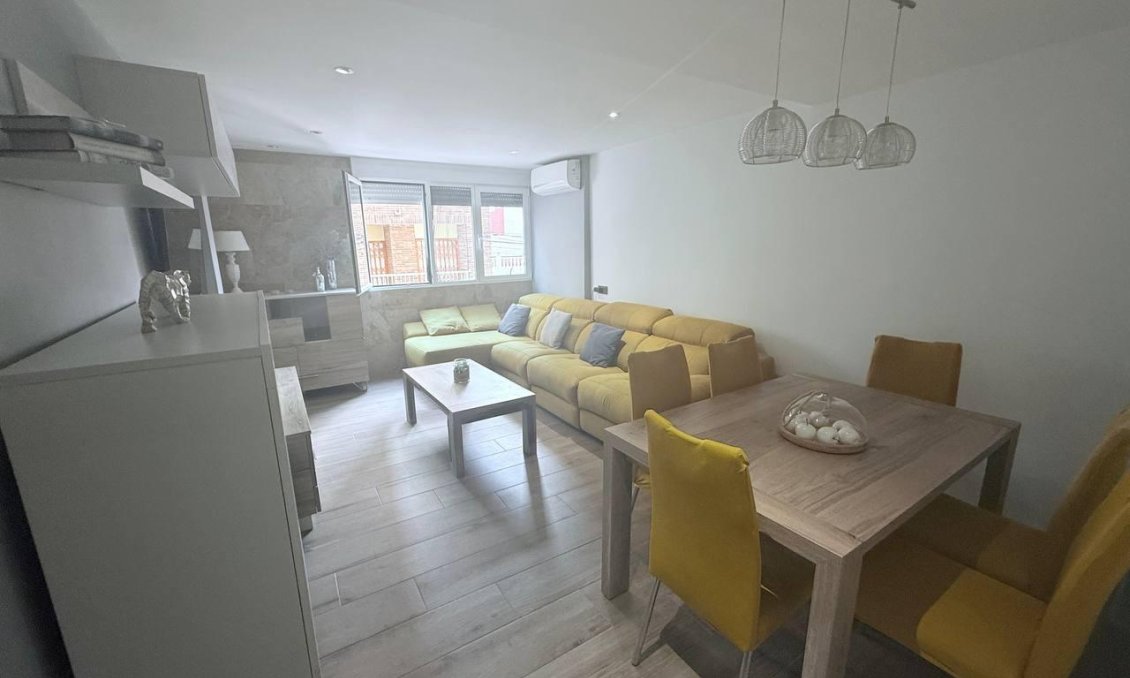 Használt Ingatlanok - Apartman -
Torrevieja - Centro