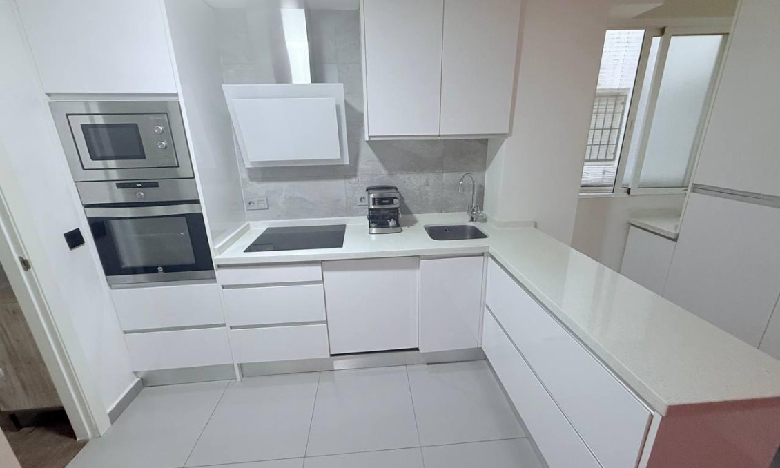 Használt Ingatlanok - Apartman -
Torrevieja - Centro