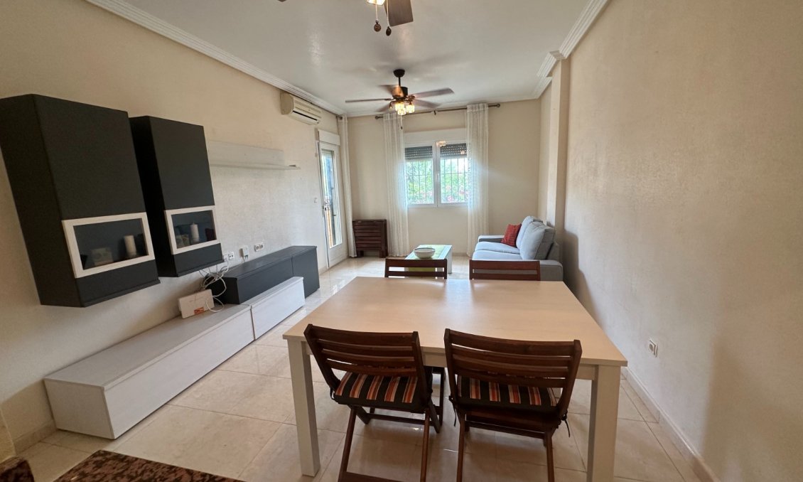 Segunda mano - Apartamento -
Jacarilla - Inland