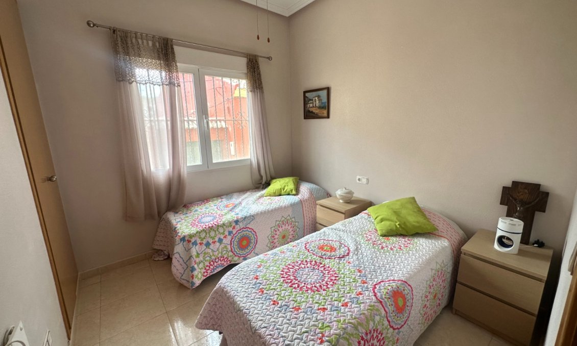 Segunda mano - Apartamento -
Jacarilla - Inland