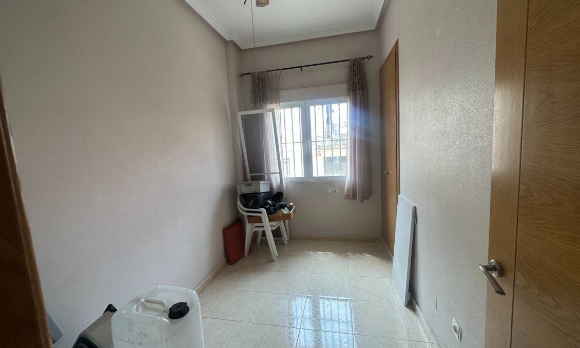 Segunda mano - Apartamento -
Jacarilla - Inland