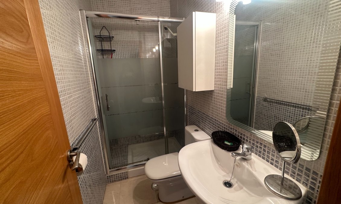Segunda mano - Apartamento -
Jacarilla - Inland