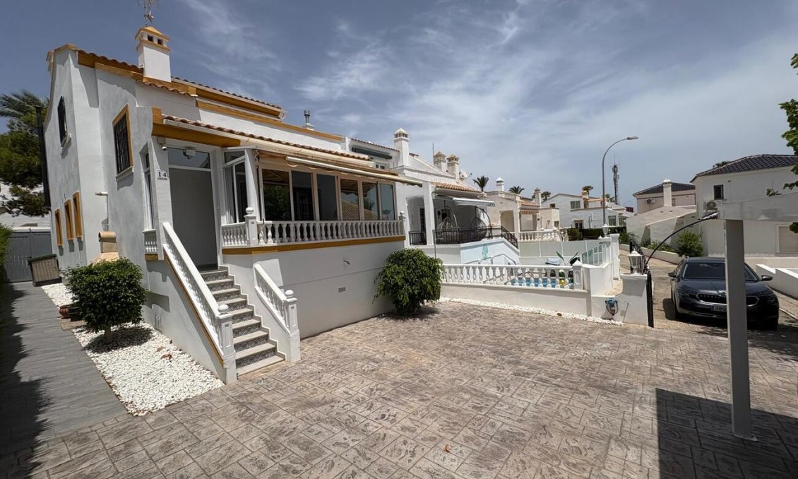 Resale - Villa -
Villamartin - Los Dolses