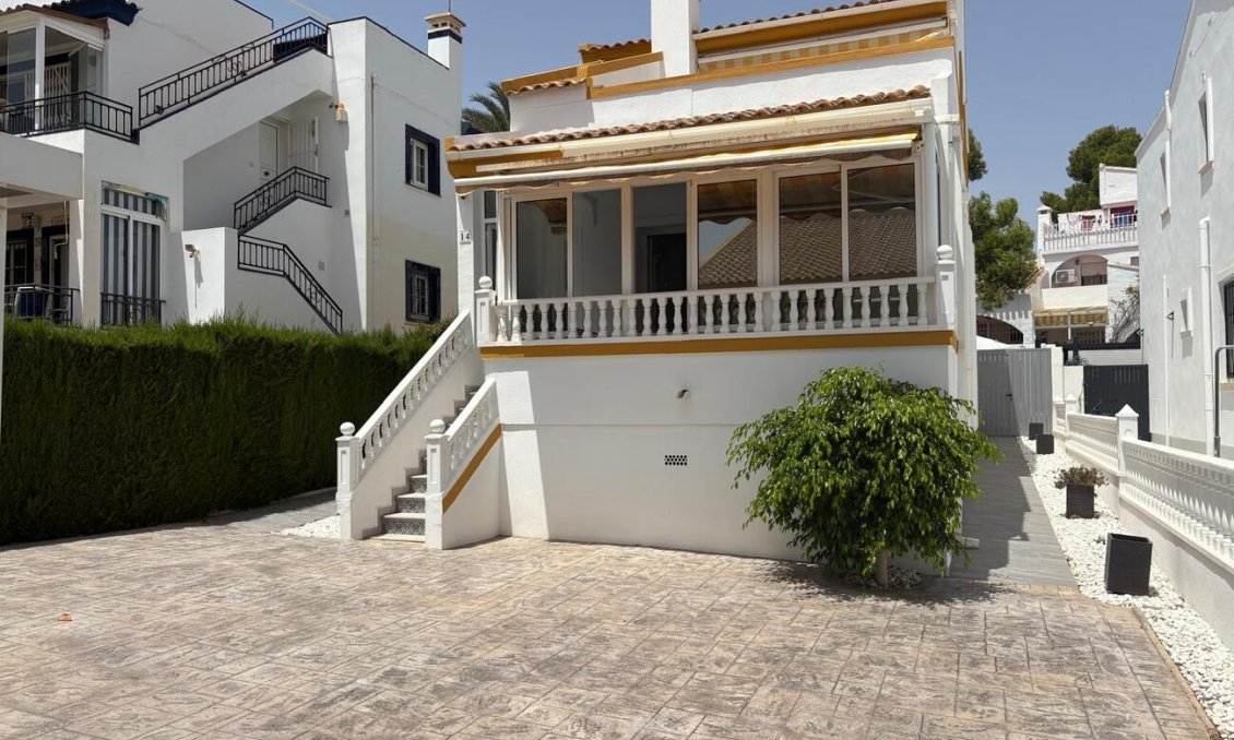 Resale - Villa -
Villamartin - Los Dolses