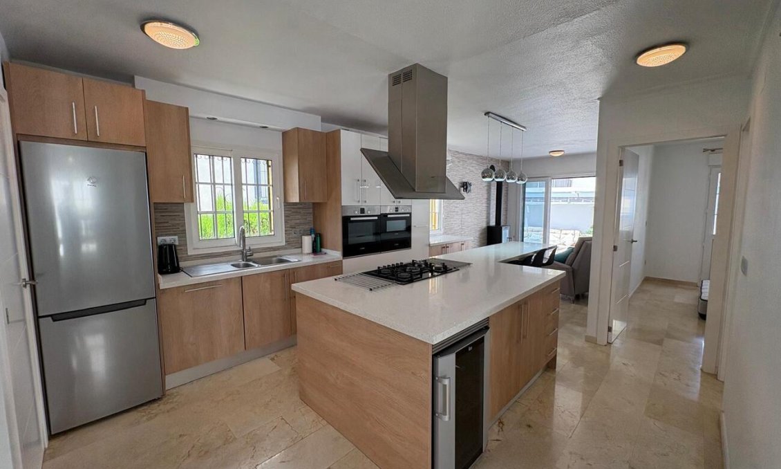 Resale - Villa -
Villamartin - Los Dolses