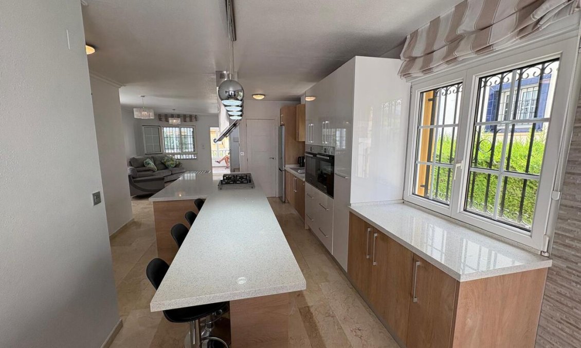 Resale - Villa -
Villamartin - Los Dolses